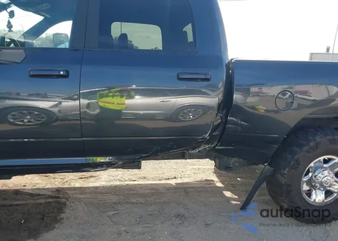 2022 Ram 2500 Big Horn 4X4 6'4 Box z USA, uszkodzony, nr VIN 3C6UR5DLXNG247254